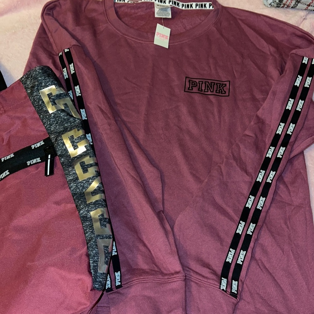 Tote bag with matching sweatshirt in large in color “bayberry”